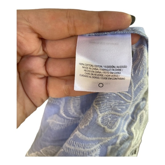 T Tahari button down embroidered lace top sz XS - Picture 6 of 7